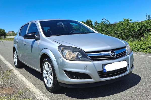 Makina ne shitje ne Lezhe, Opel, 2007 Diesel,Kambio Manual Pagesa 2,400  Euro.