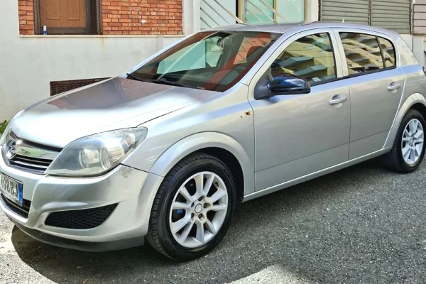 Makina ne shitje ne Lezhe - 2,400 Euro