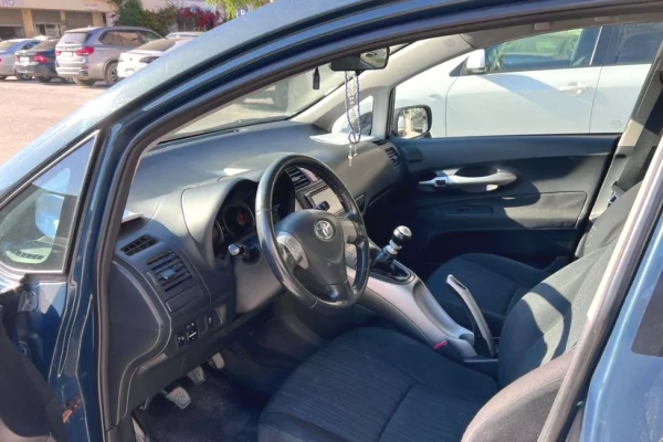 Makina ne shitje ne Vlore, Toyota, 2007 Diesel,Kambio Manual Pagesa 350,000  Leke.