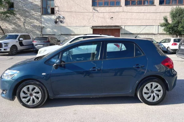 Makina ne shitje ne Vlore, Toyota, 2007 Diesel,Kambio Manual Pagesa 350,000  Leke.