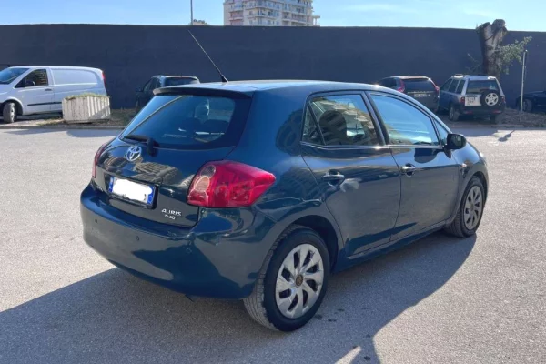 Makina ne shitje ne Vlore, Toyota, 2007 Diesel,Kambio Manual Pagesa 350,000  Leke.
