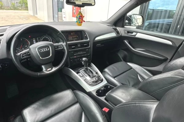 Makina ne shitje ne Tirane, Audi, 2010 Diesel,Kambio Automatik Pagesa 8,000  Euro.