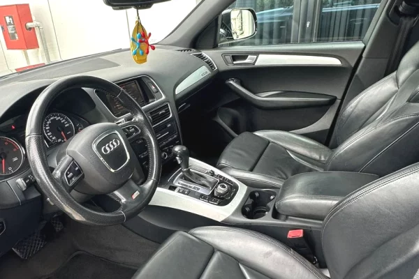 Makina ne shitje ne Tirane, Audi, 2010 Diesel,Kambio Automatik Pagesa 8,000  Euro.