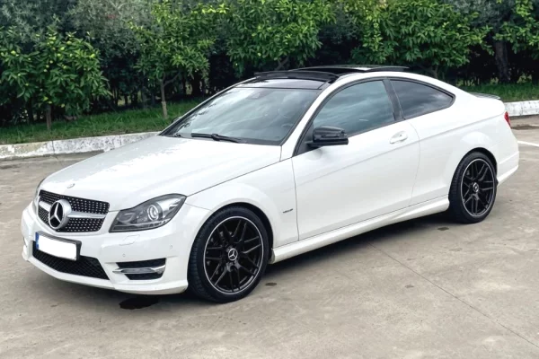 Makina ne shitje ne Tirane - 10,000 Euro