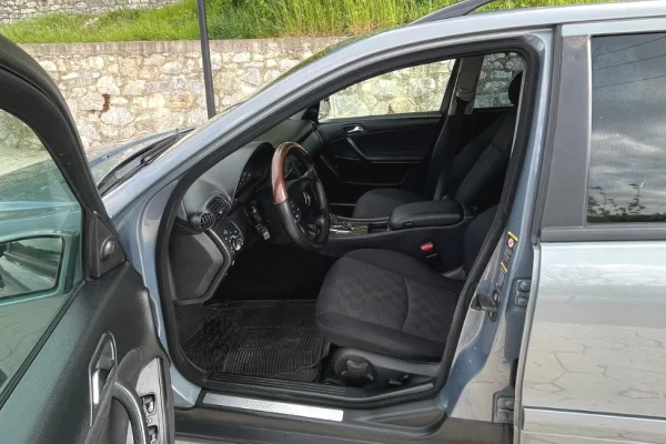 Cars for sale in Fier, Mercedes-Benz, 2005 Diesel,Kambio Automatik Payment 3,200  Euro.