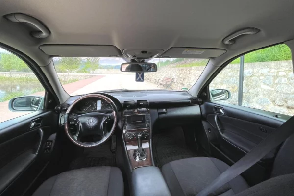 Cars for sale in Fier, Mercedes-Benz, 2005 Diesel,Kambio Automatik Payment 3,200  Euro.