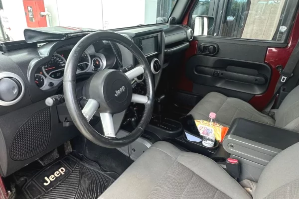 Makina ne shitje ne Tirane, Jeep, 2009 gasoline-gas,Kambio Automatik Pagesa 9,800  Euro.
