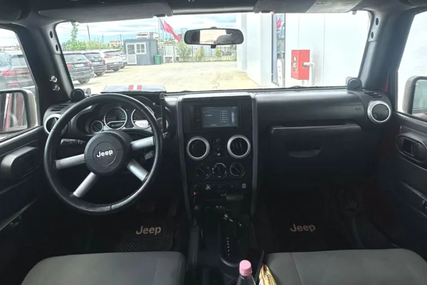 Makina ne shitje ne Tirane, Jeep, 2009 gasoline-gas,Kambio Automatik Pagesa 9,800  Euro.