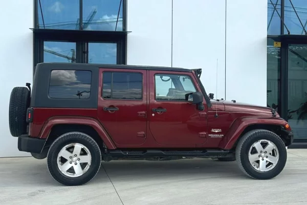 Makina ne shitje ne Tirane, Jeep, 2009 gasoline-gas,Kambio Automatik Pagesa 9,800  Euro.