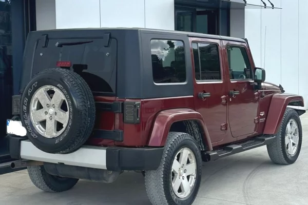 Makina ne shitje ne Tirane, Jeep, 2009 gasoline-gas,Kambio Automatik Pagesa 9,800  Euro.