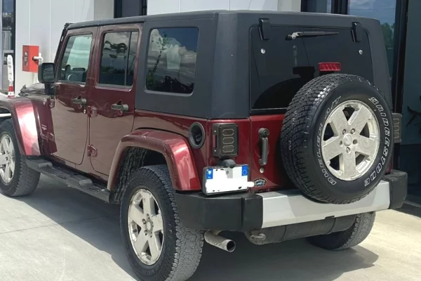 Makina ne shitje ne Tirane, Jeep, 2009 gasoline-gas,Kambio Automatik Pagesa 9,800  Euro.