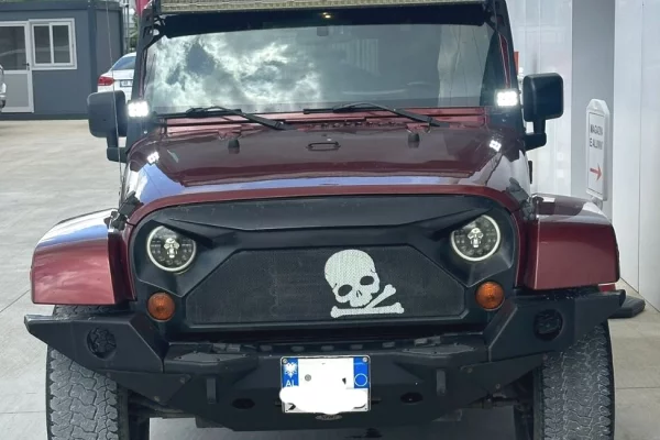 Makina ne shitje ne Tirane, Jeep, 2009 gasoline-gas,Kambio Automatik Pagesa 9,800  Euro.