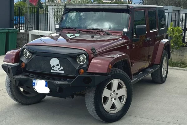Makina ne shitje ne Tirane, Jeep, 2009 gasoline-gas,Kambio Automatik Pagesa 9,800  Euro.