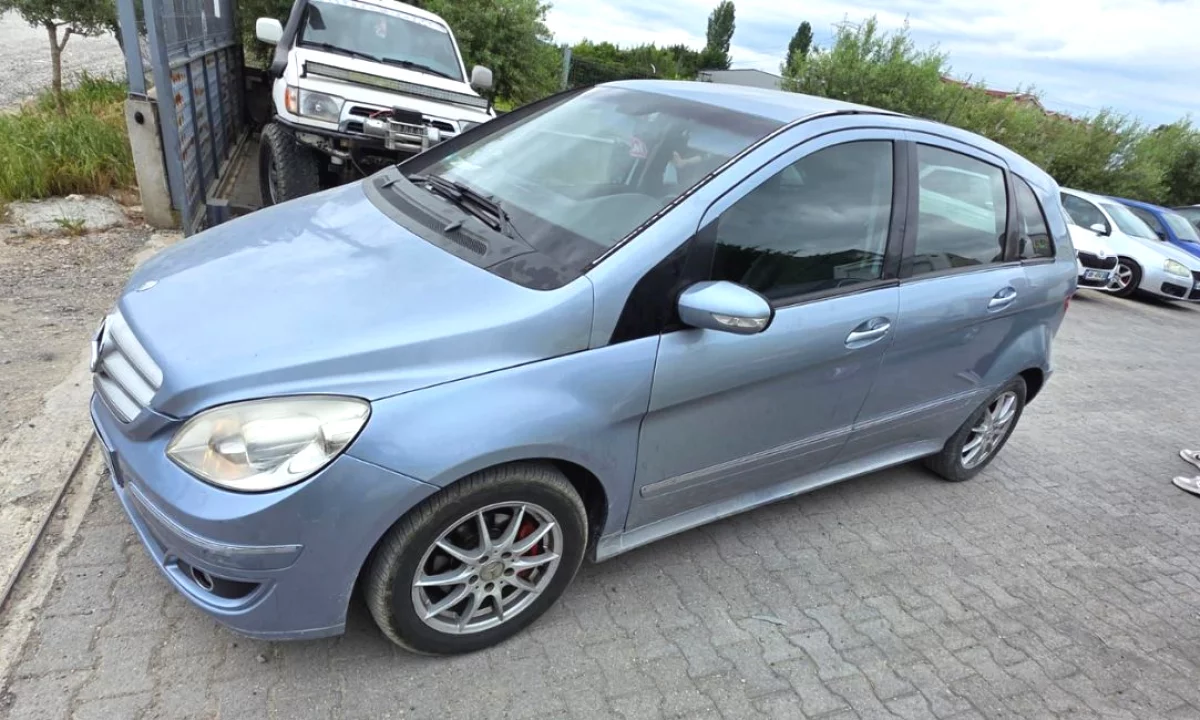 Auto in Vendita a Tirana, Mercedes-Benz, 2006 Diesel,Kambio Automatik Pagamento 3,000  Euro.