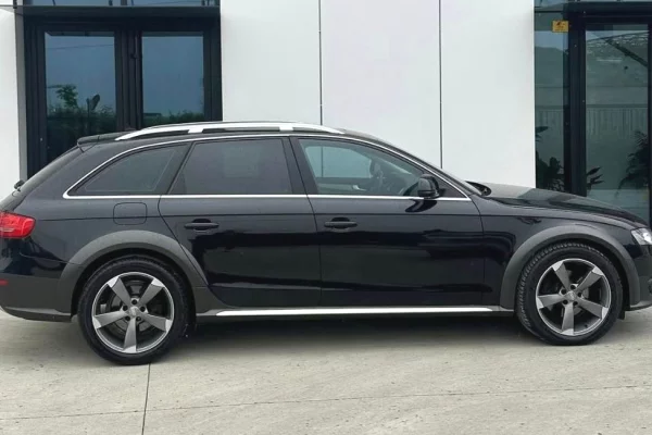 Auto in Vendita a Tirana, Audi, 2011 Diesel,Kambio Automatik Pagamento 7,000  Euro.
