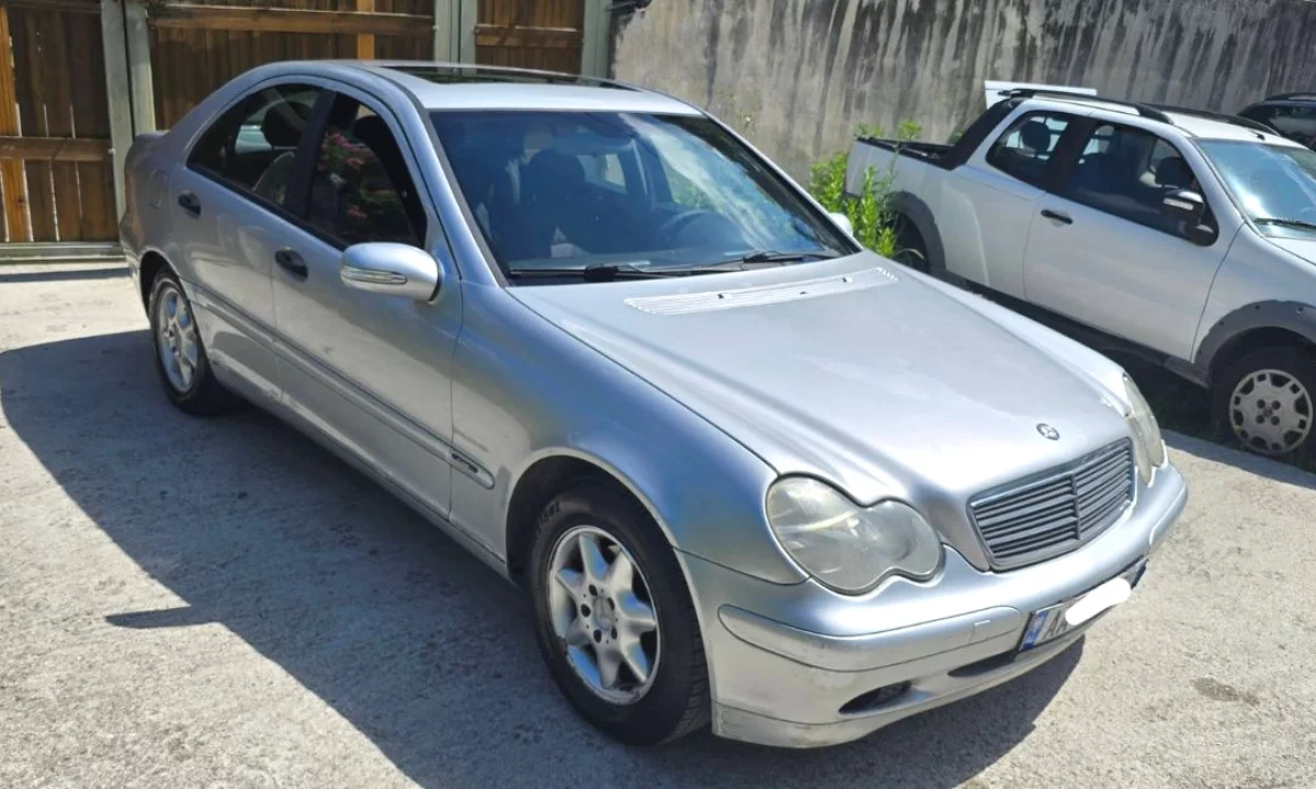 Auto in Vendita a Tirana, Mercedes-Benz, 2005 gasoline-gas,Kambio Manual Pagamento 2,100  Euro.