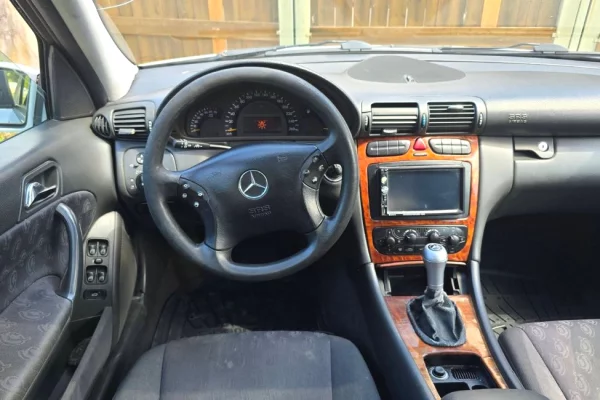 Auto in Vendita a Tirana, Mercedes-Benz, 2005 gasoline-gas,Kambio Manual Pagamento 2,100  Euro.
