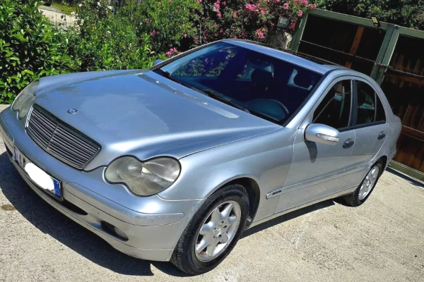 Auto in Vendita a Tirana, Mercedes-Benz, 2005 gasoline-gas,Kambio Manual Pagamento 2,100  Euro.