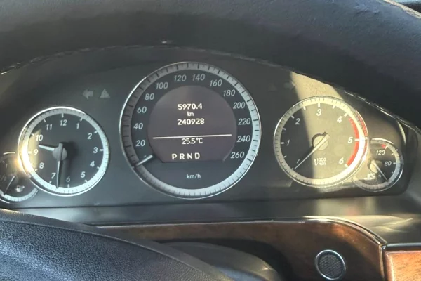 Makina ne shitje ne Tirane, Mercedes-Benz, 2010 Diesel,Kambio Automatik Pagesa 6,600  Euro.