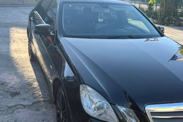Makina ne shitje ne Tirane, Mercedes-Benz, 2010 Diesel,Kambio Automatik Pagesa 6,600  Euro.