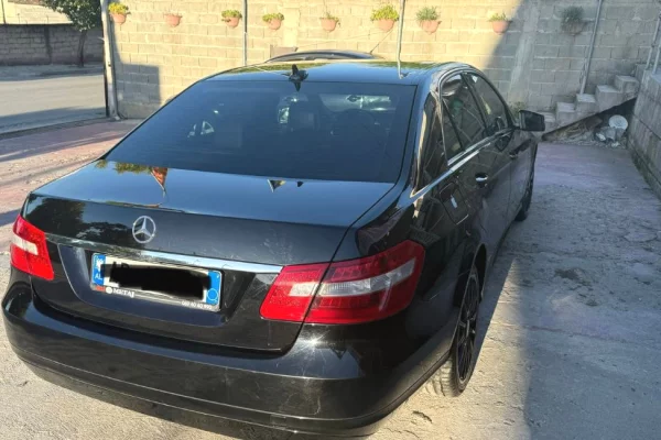 Makina ne shitje ne Tirane, Mercedes-Benz, 2010 Diesel,Kambio Automatik Pagesa 6,600  Euro.