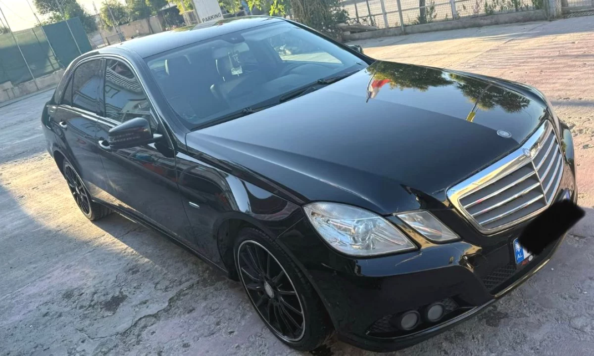 Makina ne shitje ne Tirane, Mercedes-Benz, 2010 Diesel,Kambio Automatik Pagesa 6,600  Euro.