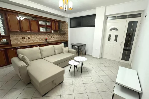 Shtepi me qera 2+1 ne Tirane - 35,000 Leke