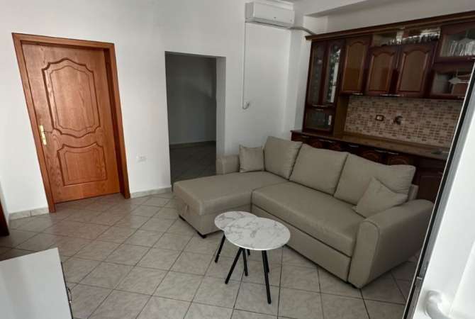 Casa privata/Indipendente in affitto a Tirana 2+1, Arredato