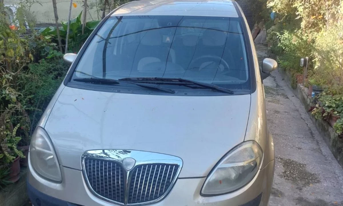 Makina ne shitje ne Tirane, Lancia, 2006 Benzine,Kambio Manual Pagesa 3,500  Euro.