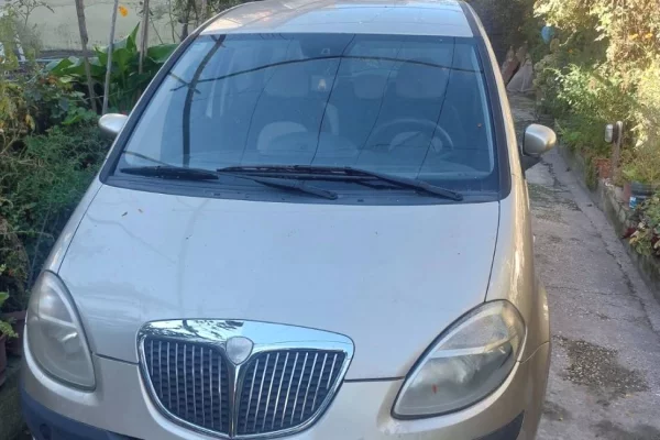 Makina ne shitje ne Tirane - 3,500 Euro