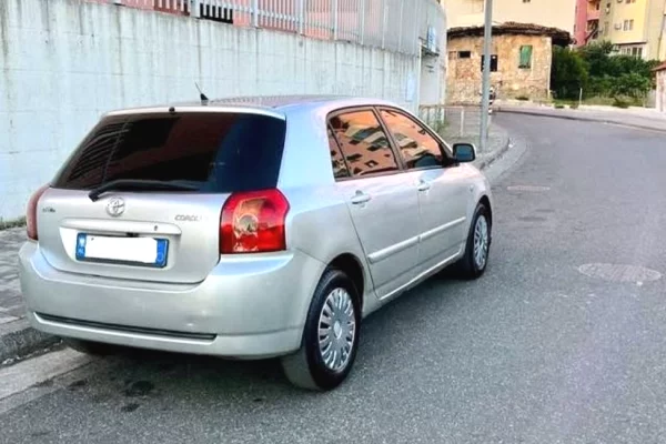 Makina ne shitje ne Tirane, Toyota, 2005 Diesel,Kambio Automatik Pagesa 4,000  Euro.