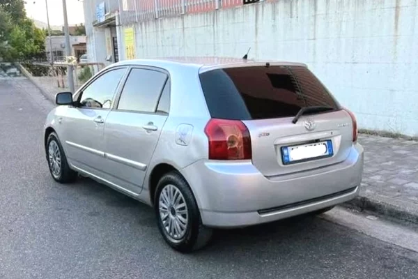 Makina ne shitje ne Tirane, Toyota, 2005 Diesel,Kambio Automatik Pagesa 4,000  Euro.