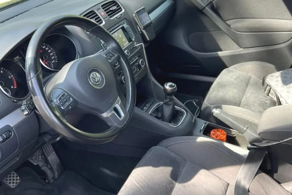 Makina ne shitje ne Elbasan, Volkswagen, 2010 Diesel,Kambio Manual Pagesa 6,500  Euro.