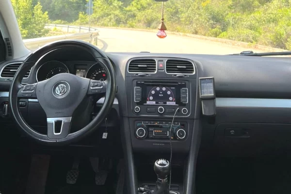 Makina ne shitje ne Elbasan, Volkswagen, 2010 Diesel,Kambio Manual Pagesa 6,500  Euro.