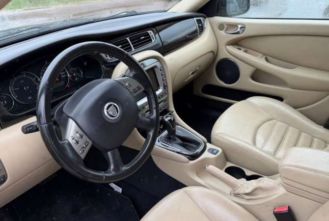 Makina ne shitje ne Prishtine, Jaguar, 2009 Diesel,Kambio Automatik Pagesa 1,800  Euro.