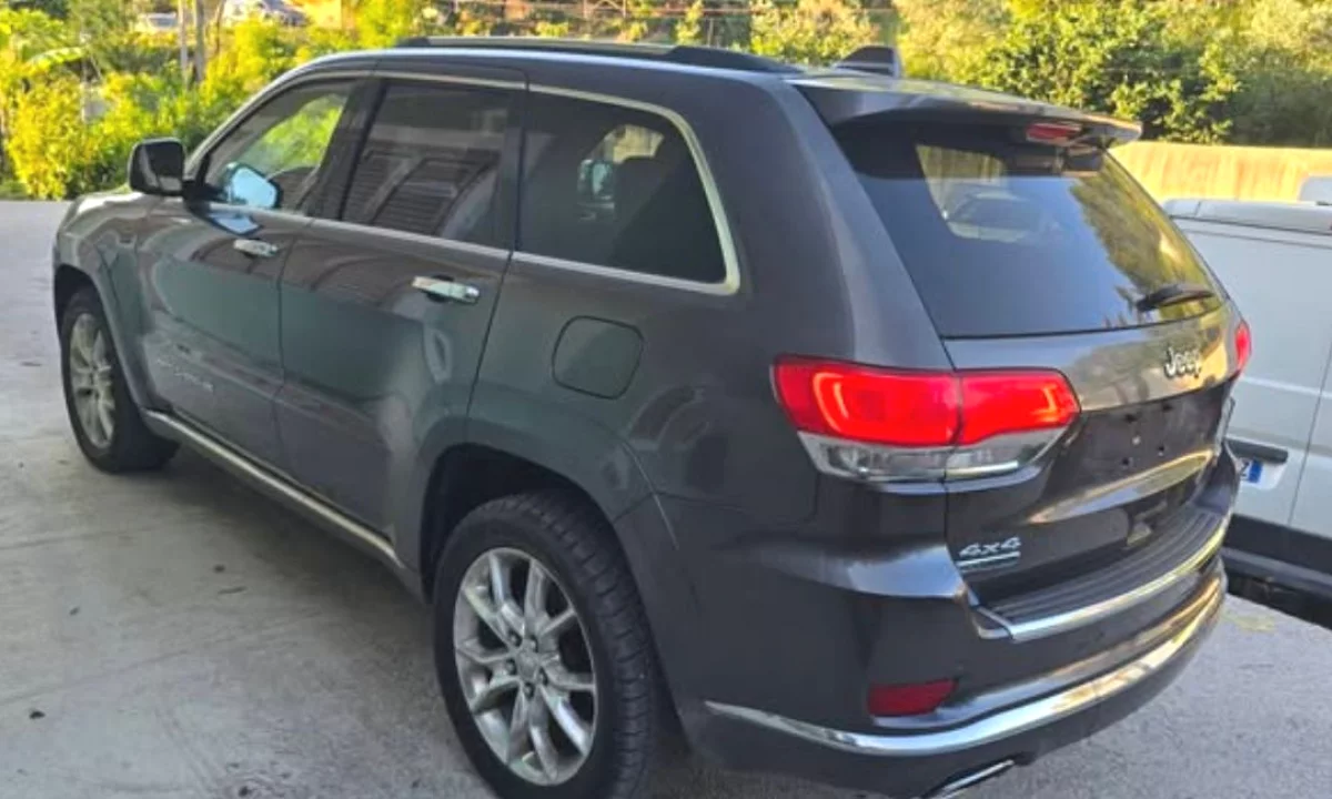 Makina ne shitje ne Tirane, Jeep, 2014 Diesel,Kambio Automatik Pagesa 7,900  Euro.