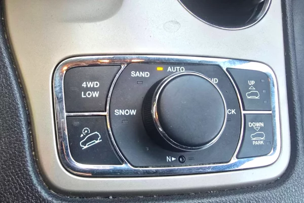 Makina ne shitje ne Tirane, Jeep, 2014 Diesel,Kambio Automatik Pagesa 7,900  Euro.