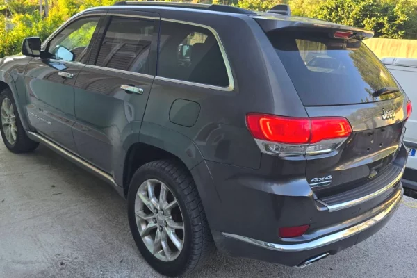 Makina ne shitje ne Tirane, Jeep, 2014 Diesel,Kambio Automatik Pagesa 7,900  Euro.