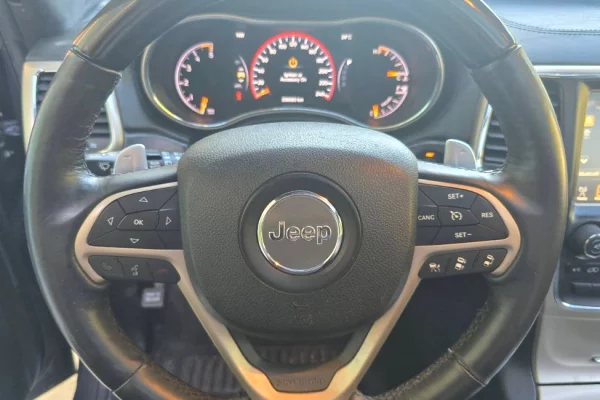 Makina ne shitje ne Tirane, Jeep, 2014 Diesel,Kambio Automatik Pagesa 7,900  Euro.