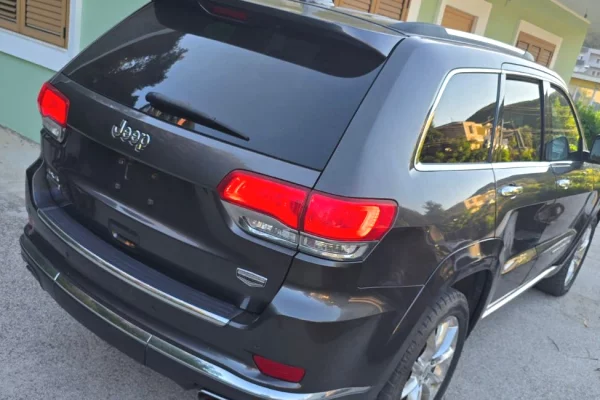 Makina ne shitje ne Tirane, Jeep, 2014 Diesel,Kambio Automatik Pagesa 7,900  Euro.