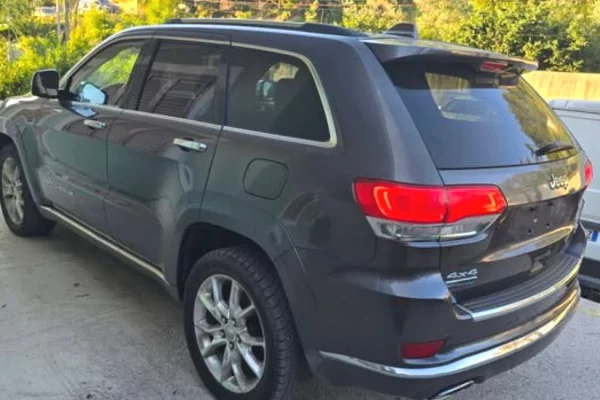 Makina ne shitje ne Tirane - 7,900 Euro