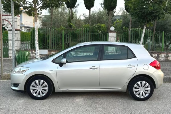 Makina ne shitje ne Vlore, Toyota, 2010 Diesel,Kambio Manual Pagesa 4,300  Euro.