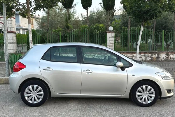 Makina ne shitje ne Vlore, Toyota, 2010 Diesel,Kambio Manual Pagesa 4,300  Euro.