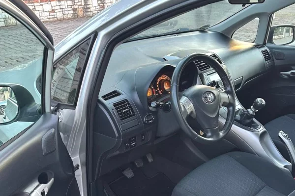 Makina ne shitje ne Vlore, Toyota, 2010 Diesel,Kambio Manual Pagesa 4,300  Euro.