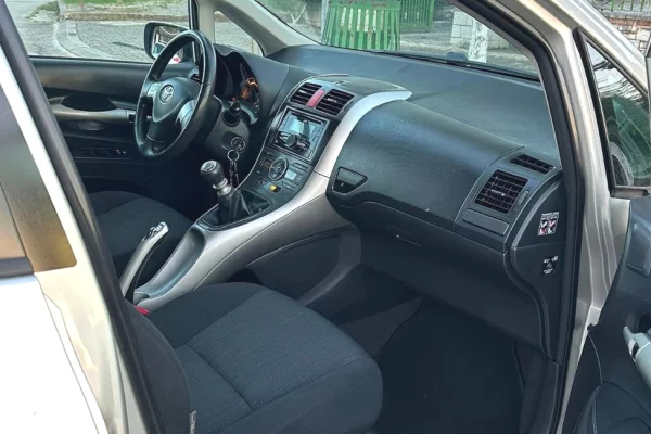 Makina ne shitje ne Vlore, Toyota, 2010 Diesel,Kambio Manual Pagesa 4,300  Euro.