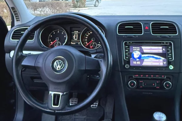 Makina ne shitje ne Tirane, Volkswagen, 2010 Benzine,Kambio Manual Pagesa 2,800  Euro.