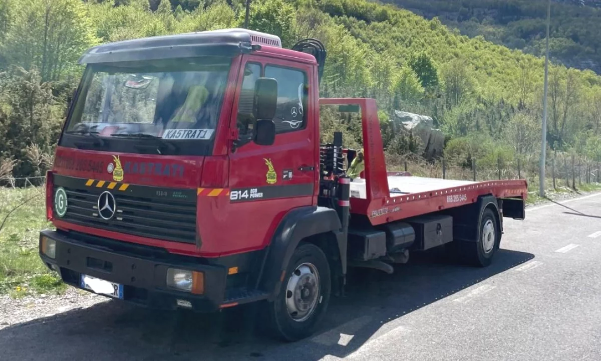 Makina ne shitje ne Durres, Mercedes-Benz, 1997 Diesel,Kambio Manual Pagesa 17,000  Euro.