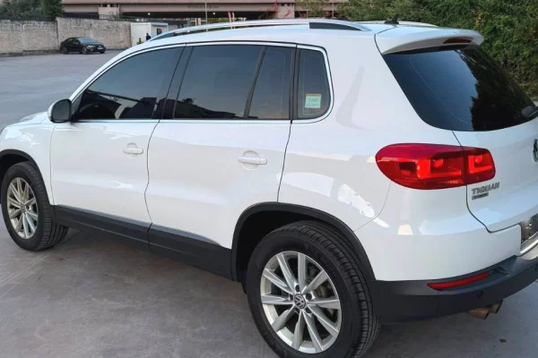 Makina ne shitje ne Shkoder, Volkswagen, 2013 Diesel,Kambio Automatik Pagesa 8,400  Euro.