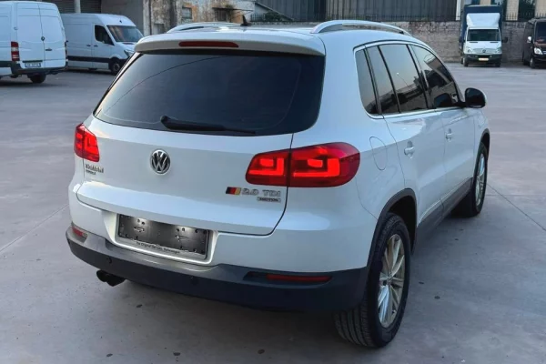 Makina ne shitje ne Shkoder, Volkswagen, 2013 Diesel,Kambio Automatik Pagesa 8,400  Euro.