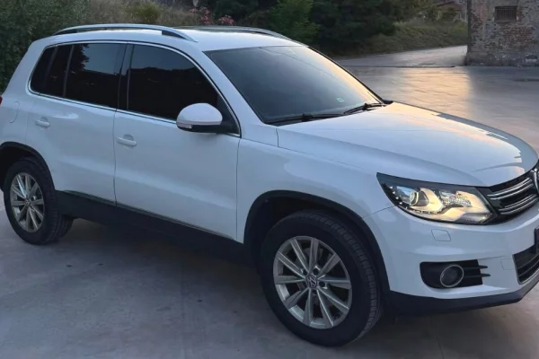 Makina ne shitje ne Shkoder, Volkswagen, 2013 Diesel,Kambio Automatik Pagesa 8,400  Euro.